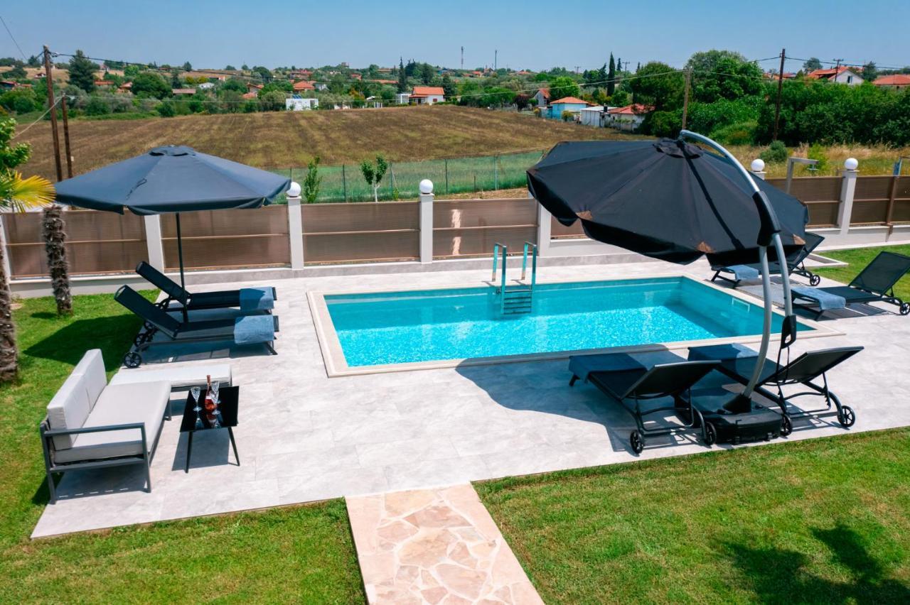 Villa Liana , Private Villa With Pool And Garden Vergia Kültér fotó